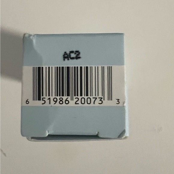 Too Faced Shadow Insurance-24 hour wear- translucent - Picture 5 of 6